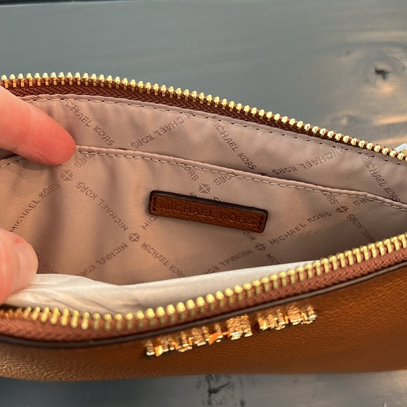 NWT Michael Kors Zip Clutch Wristlet - Picture 7 of 13